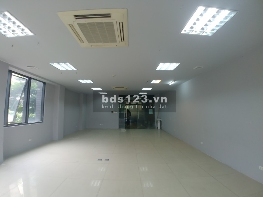 Cho thuê văn phòng 35, 80, 120m2 tại phố Chùa Láng view đẹp giá tốt