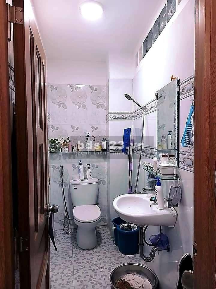Bán nhà mới xây Quận Tân Phú 60m2 giá rẻ chỉ 6 tỷ hẻm xe hơi