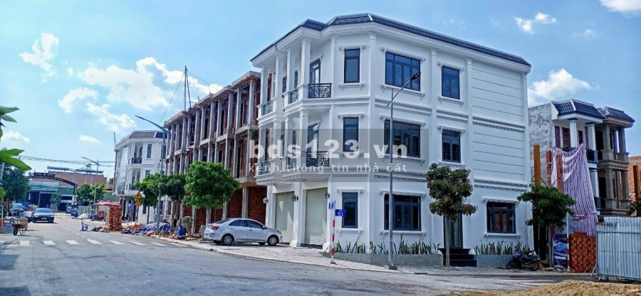 Bán khu nhà cao cấp giá rẻ cho a/c lộc trong mùa dịch giá tốt tiện đầu tư, lh 0901109903