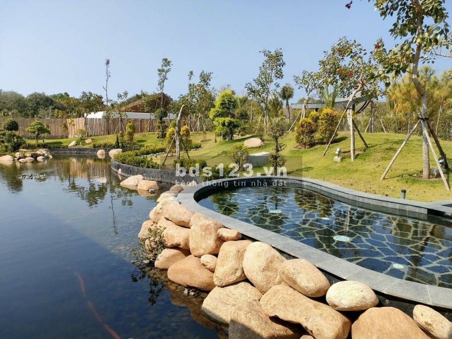 Cần bán lô góc 2 mặt tiền view hồ giá F0 tiện đầu tư, giá bán 900 triệu, liên hệ 0965529082