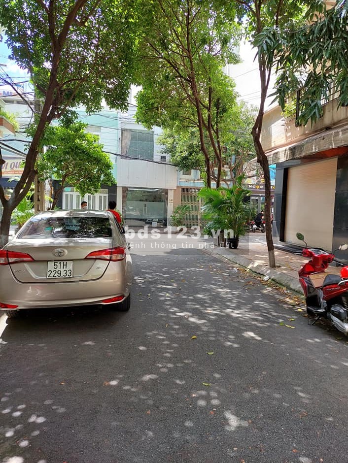 Bán nhà Lạc Long Quân diện tích sử dụng 20m2, hẻm xe hơi đổ cửa, giá bán chỉ 2 tỷ 59