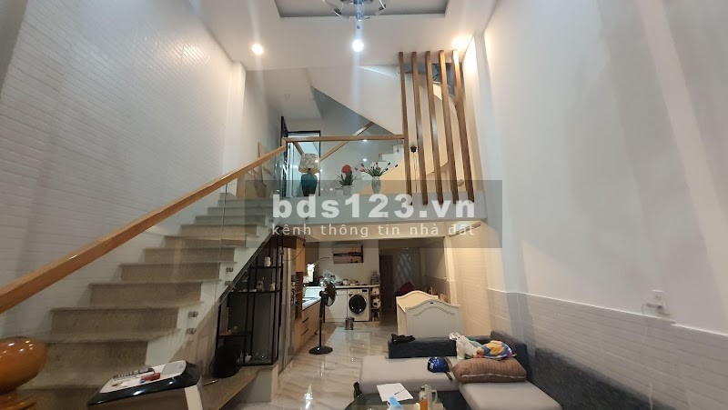 Bán nhà diện tích 61m2, 3 tầng, 4PN, 5WC, đường Thoại Ngọc Hầu, Quận Tân Phú lhcc
