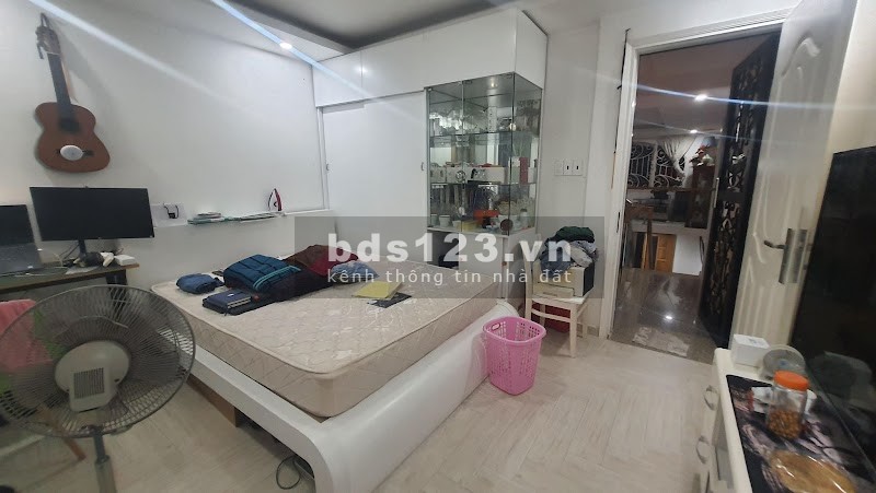 Bán nhà diện tích 61m2, 3 tầng, 4PN, 5WC, đường Thoại Ngọc Hầu, Quận Tân Phú lhcc