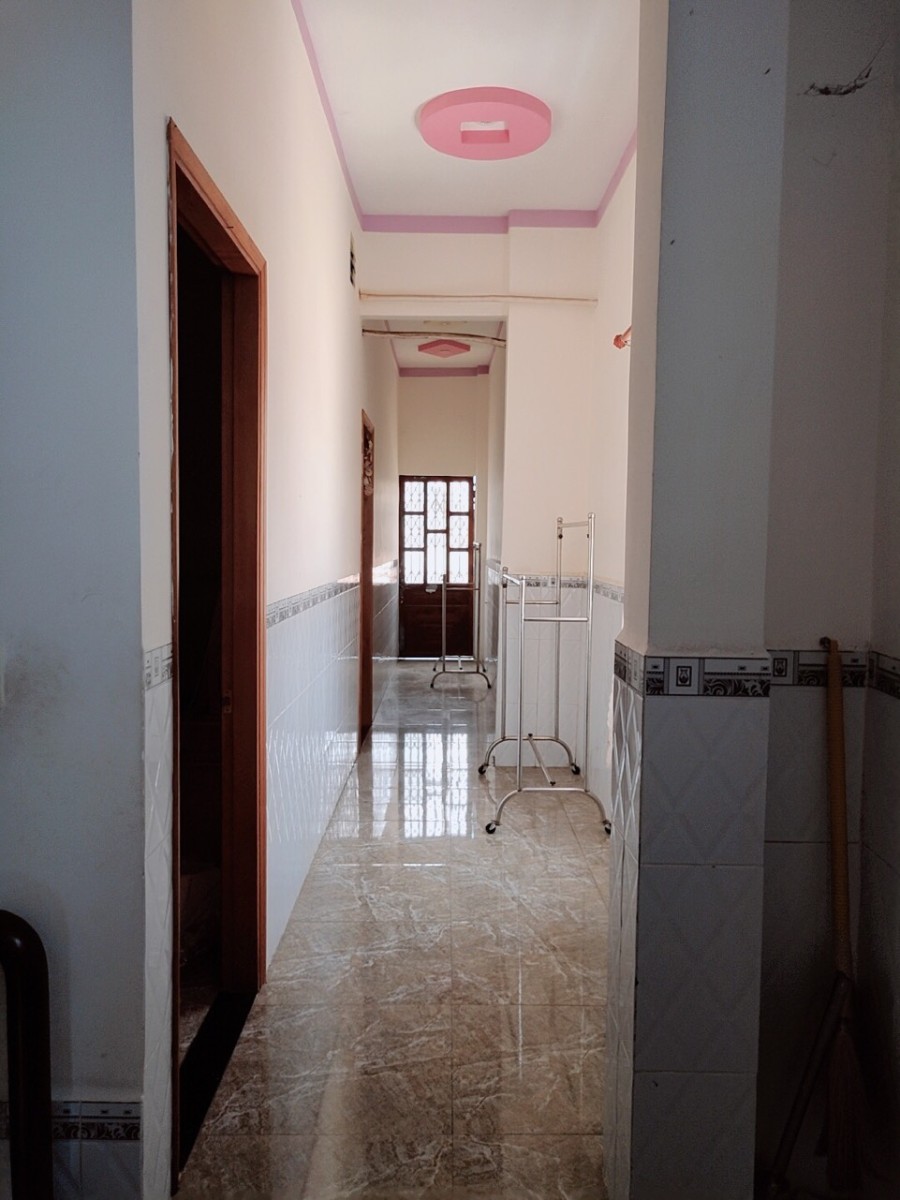 Nhà 1 trệt 1 lầu Bửu Hoà ngang 6m, xây dựng kiên cố, gần công ty Pouchen, đường nhựa trước nhà 8m