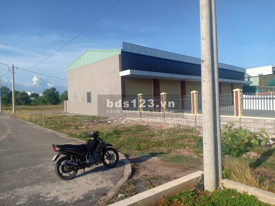 Cắt lỗ cần bán lô đất nền Bà Rịa 3 mặt tiền Quốc Lộ 55, dtsd 240m2 3,X tỷ lh O9O6231863