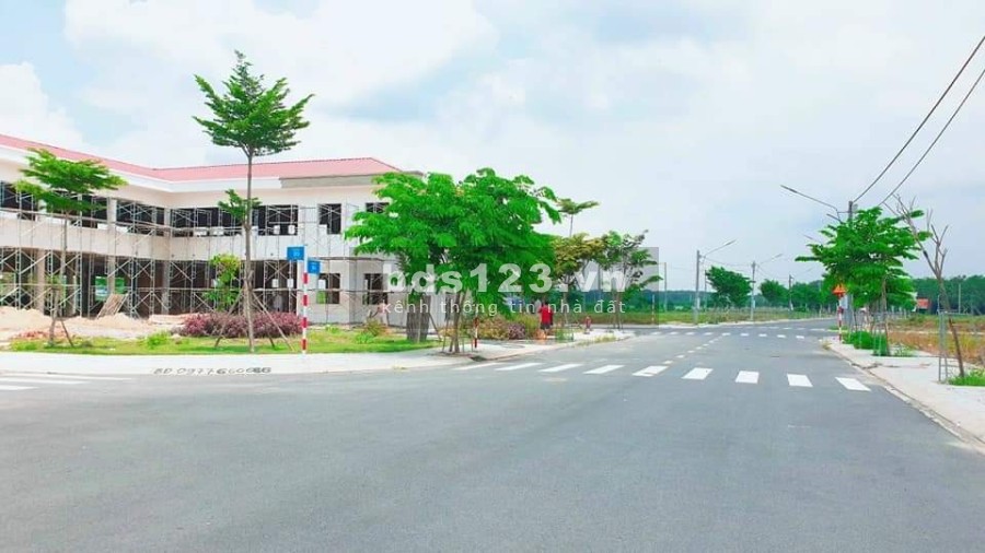 kẹt tiền cần bán gấp lô đất ngay khu công nghiệp tân bình sổ hồng lh 0967068799