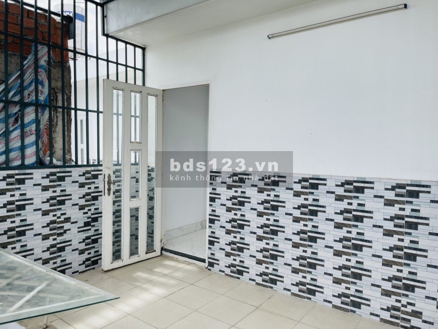 Bán nhà phố 3 lầu, full nội thất, gần chợ Minh Phát, ngân hàng hỗ trợ 70% hỗ trợ pháp lý