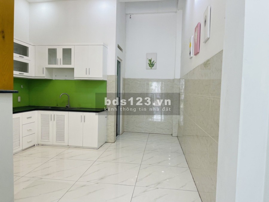 Bán nhà phố 3 lầu, full nội thất, gần chợ Minh Phát, ngân hàng hỗ trợ 70% hỗ trợ pháp lý