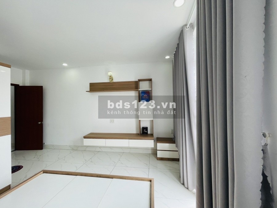 Bán nhà phố 3 lầu, full nội thất, gần chợ Minh Phát, ngân hàng hỗ trợ 70% hỗ trợ pháp lý