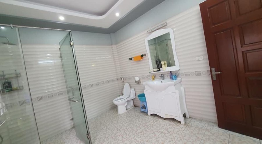 Bán nhà 5 tầng tại Hoàng Hoa Thám, Quận Tây Hồ nhà nguyên căn đẹp, về ở luôn, giá 5.5 tỷ