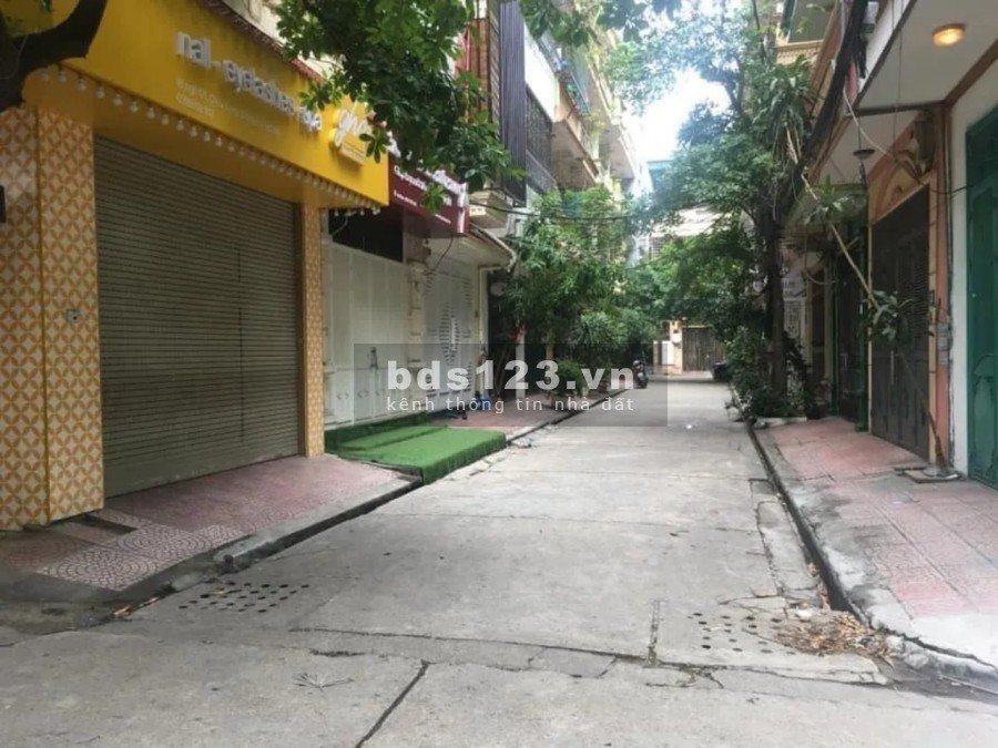 Bán Nhà Chùa Láng 50M 4 Tầng, Mặt Tiền: 4M ÔTÔ tránh vỉa hè kinh doanh.Giá: 10.2 tỷ