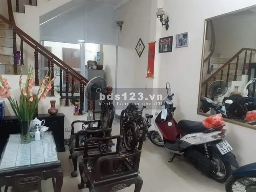 Bán Nhà Chùa Láng 50M 4 Tầng, Mặt Tiền: 4M ÔTÔ tránh vỉa hè kinh doanh.Giá: 10.2 tỷ
