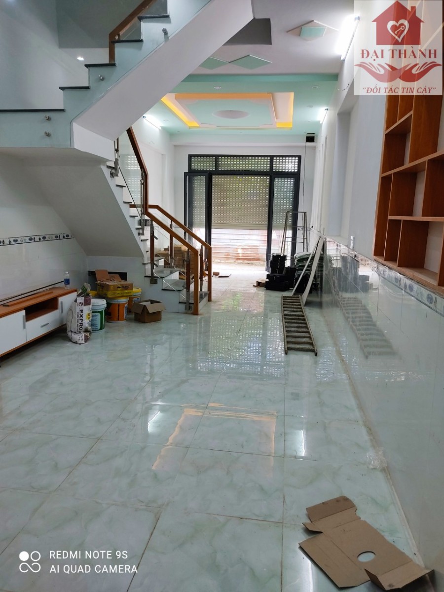 Bán nhà mới phường an bình giá rẻ chỉ 2 tỷ 9, thương lượng sân ô tô sổ hồng riêng, lhcc