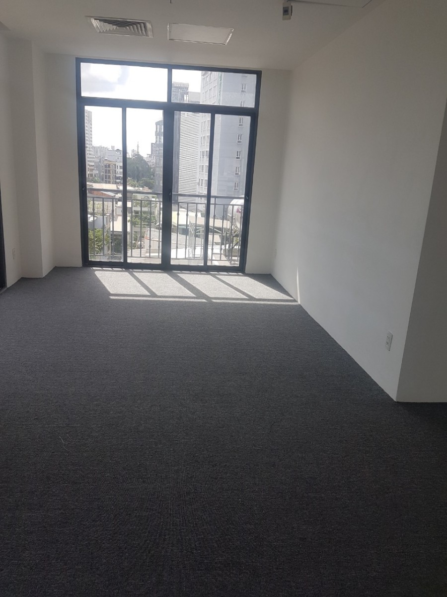 Còn duy nhất sàn 160m2 khu vực Q1, đã lót sàn đầy đủ, sàn vuông vứt + 3 mặt kính siêu đẹp