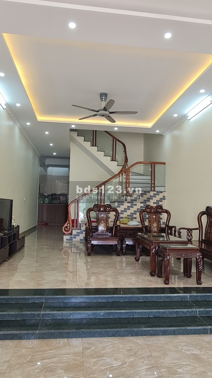 Bán nhanh nhà 3 tầng vừa mới xây xong KĐT Nam Vĩnh Yên, Tp Vĩnh Yên, Vĩnh Phúc. Lh: 0988758886