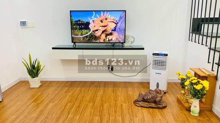 Bán nhà chỉ 3.55 tỷ sở hữu nguyên căn diện tích 70m2 lõi Bắc Từ Liêm, view hồ, ô tô đỗ cửa