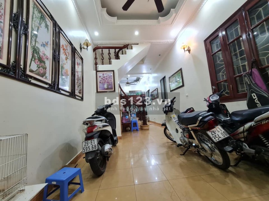 Bán nhà Đống Đa giá bán 5 tỷ, diện tích sổ sẵn 55m2, nhà 5 tầng đúc mặt tiền 4m, tặng nôi thất