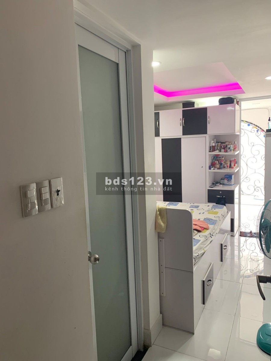 Chủ cần bán gấp nhà Quận 4 giá tốt liên hệ chính chủ 0938888066 bàn giao đầy đủ pháp lý