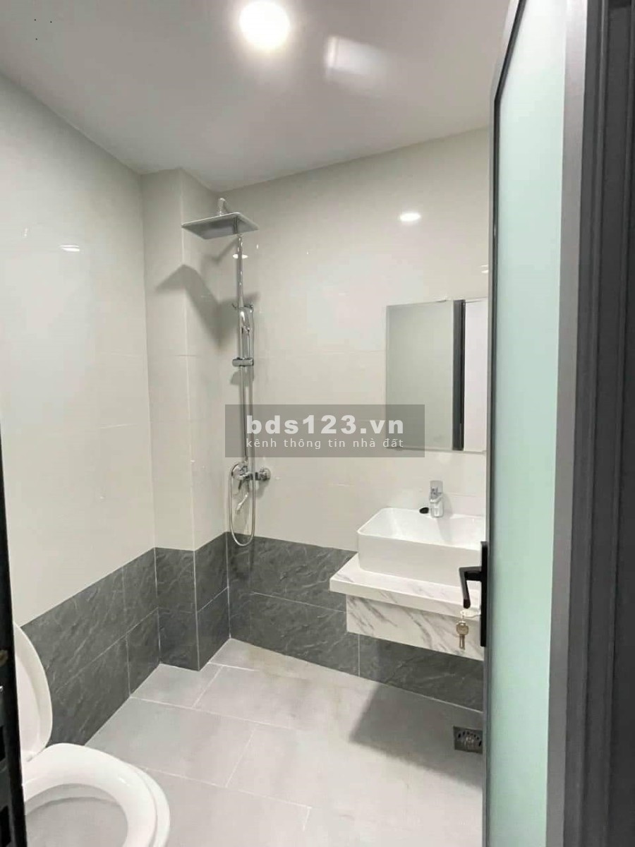 Nhà đẹp 2 Lầu, mt ngang 7m, xe hơi, khu trung tâm Phú Nhuận, Hoàng Hoa Thám, giá 6.5 tỷ