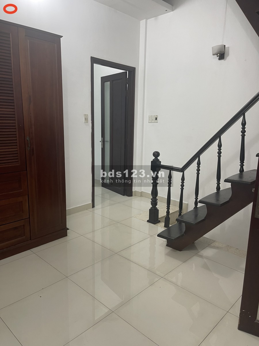 Mặt Tiền Nguyên Hồng diện tích sử dụng 5x15m 1 trệt 2 lầu, 3pn, 3wc giá cho thuê chỉ 17 triệu