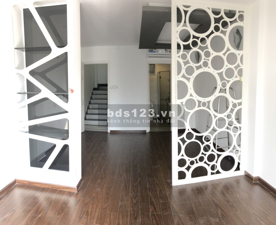 Nhà Mặt Tiền hẻm kinh doanh đường Lê Quang Định: Trệt Lửng 3 Lầu Full ML giá 22tr/th