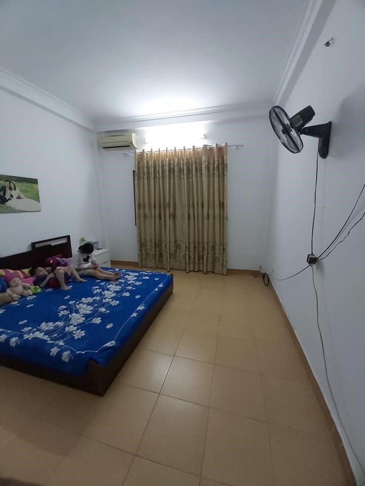 Bán nhà nguyên căn 3 mặt tháng nhà cạnh chợ diện tích sử dụng 45m2 lh 0338838269