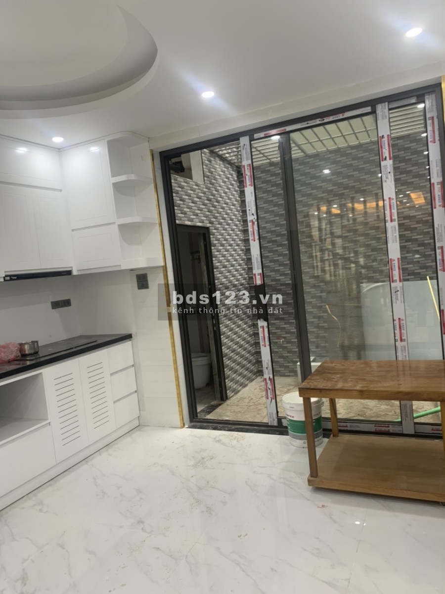 Cho thuê nhà 4 tầng dt 60m đường 13m gần trường học, khu vui chơi, liên hệ 0975638384