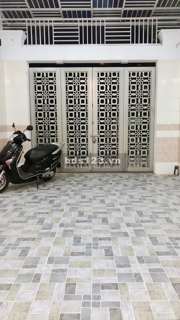 Nhà Phố 300m2, 4PN, 6WC, Sân Để ÔTô Ngay Khu Garden Homes, Đô Thị Vạn Phúc, Ngã Tư Bình Triệu