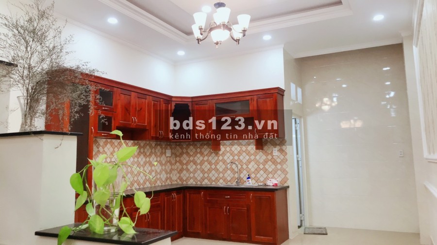 Nhà Phố 300m2, 4PN, 6WC, Sân Để ÔTô Ngay Khu Garden Homes, Đô Thị Vạn Phúc, Ngã Tư Bình Triệu