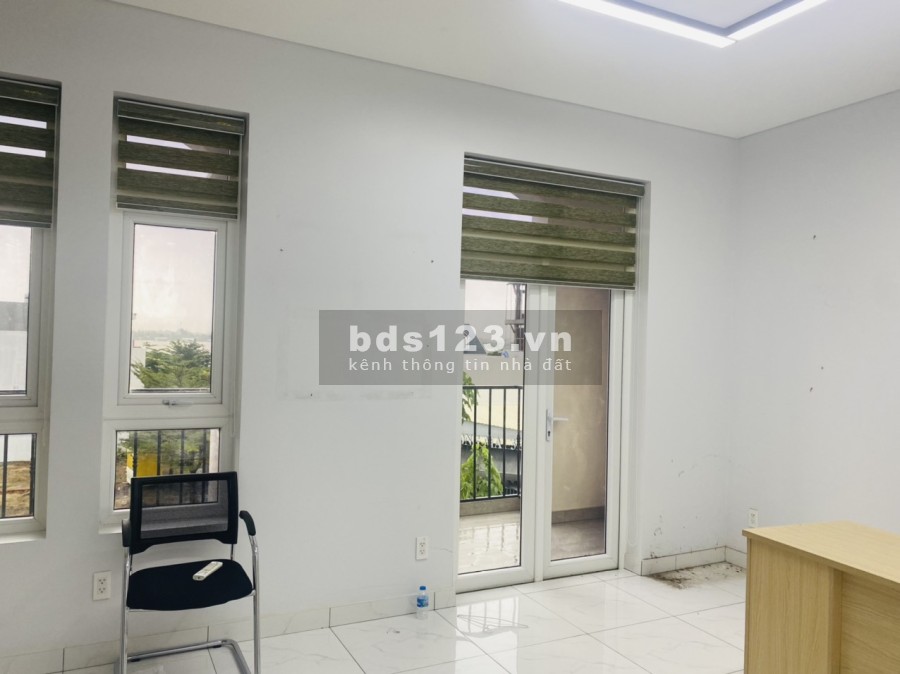 Cho thuê văn phòng khu Tây Sông Hậu, giá cho thuê 18 triệu/tháng, tiện ích đầy đủ, dtsd 120m2