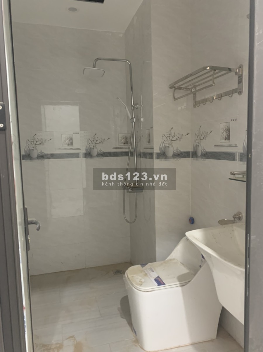 Cho thuê nhà 4 tầng dt 60m đường 13m gần trường học, khu vui chơi, liên hệ 0975638384