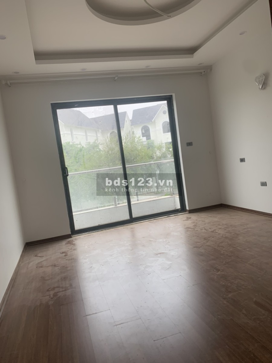 Cho thuê nhà 4 tầng dt 60m đường 13m gần trường học, khu vui chơi, liên hệ 0975638384
