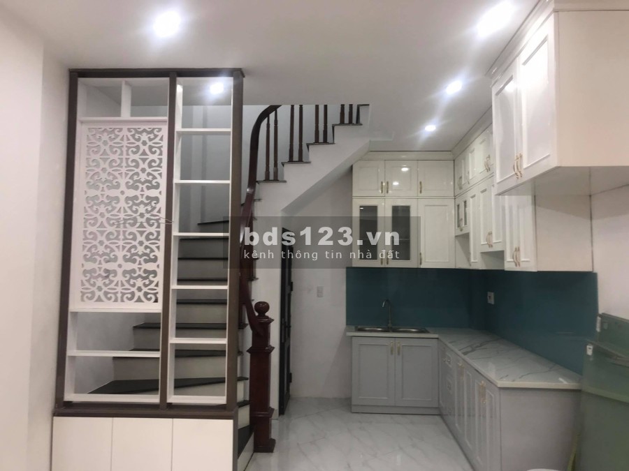 Bán nhà mới phố Tân Thụy Phúc Đồng. Otô đỗ cửa một đỏ vào nhà. DT 3.4m x 5 tầng.