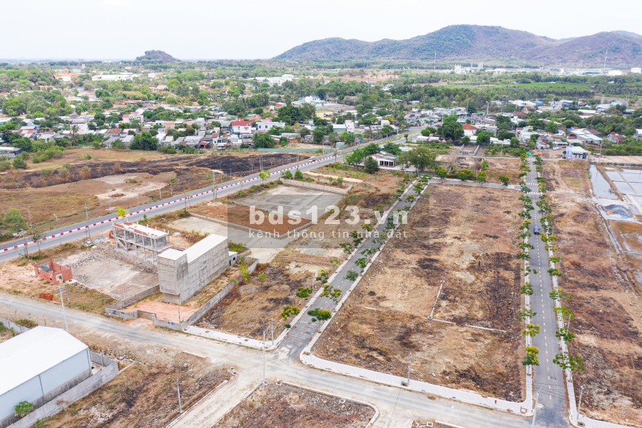 Cần bán nhanh đất BRVT có sổ hồng riêng, thổ cư, view đẹp, pháp lý minh bạch