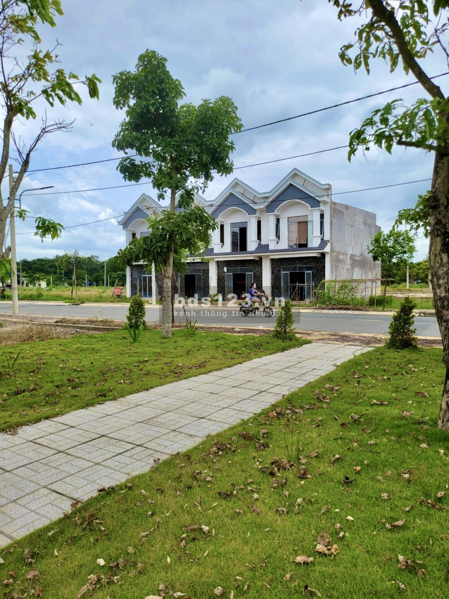Bán đất 2 mặt tiền Quốc Lộ 13 và DH516 liền kề khu trung tâm hành chính Bàu Bàng, giá tốt