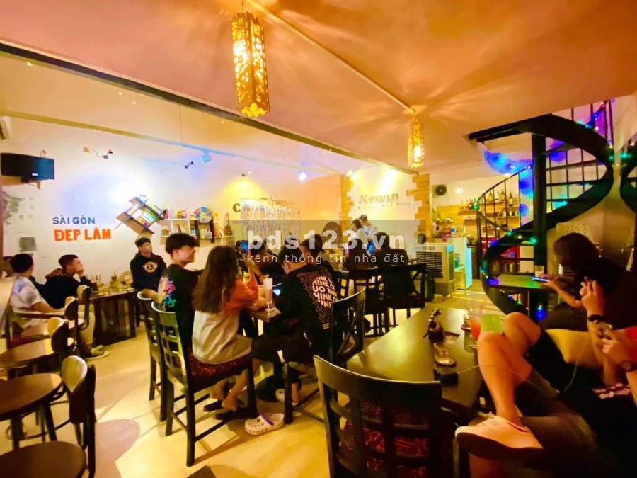Sang gấp quán Cafe tầng cao Full vật dụng ngay trung tâm đường Lý Tự Trọng Q1