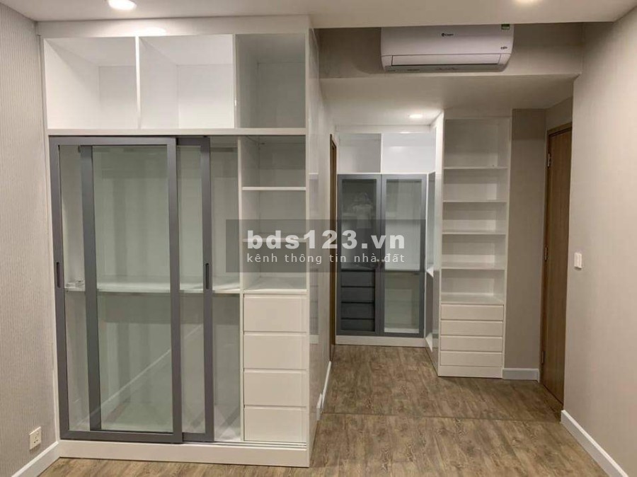Bán căn hộ Vista Verde, Quận 2 2Pn dtsd 90m2 căn góc giá 5tỷ3. Đã có sổ lh 0937835266