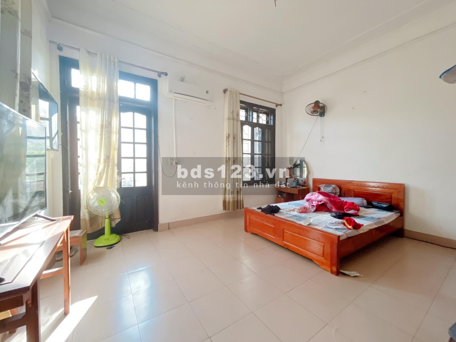 Nhà mặt phố khu Nguyễn Văn Cừ, Quận Long Biên diện tích sử dụng 140m giá bán 11 tỷ
