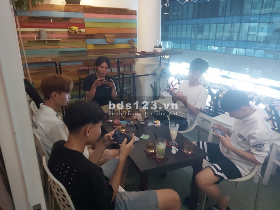 Sang gấp quán Cafe tầng cao Full vật dụng ngay trung tâm đường Lý Tự Trọng Q1