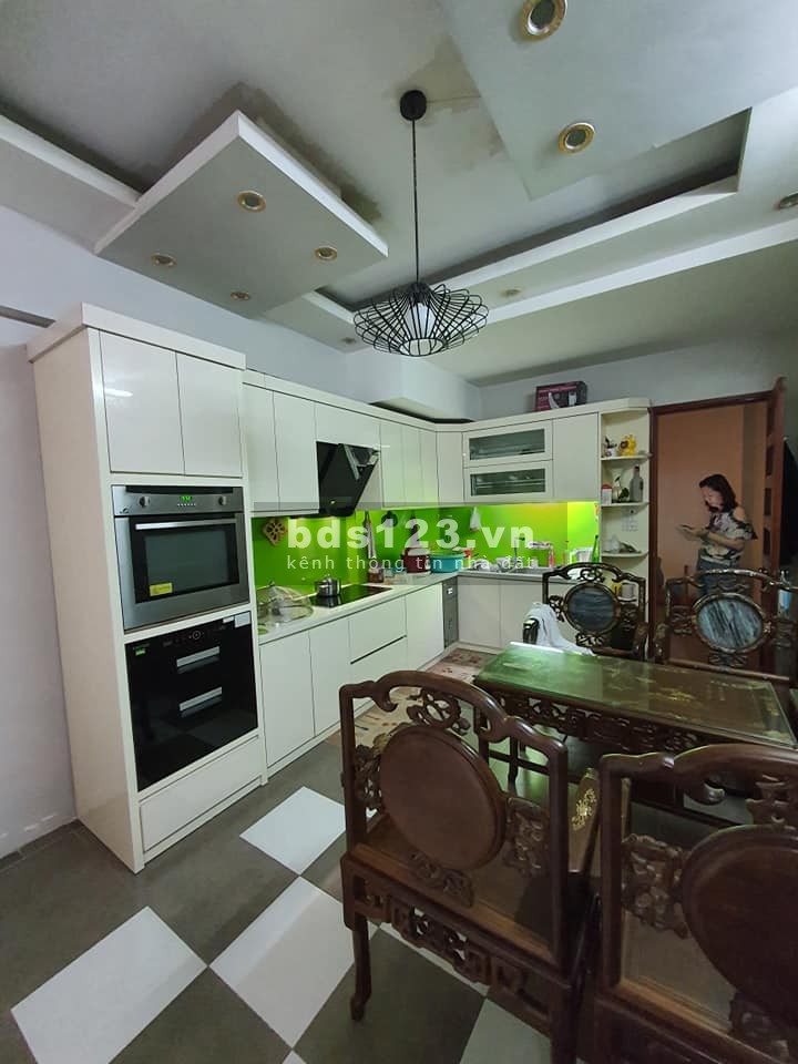 Bán nhà Nguyễn Văn Lộc Phân lô Kinh doanh sầm uất diện tích 40m2, giá bán 7 tỷ, lh 0913621088