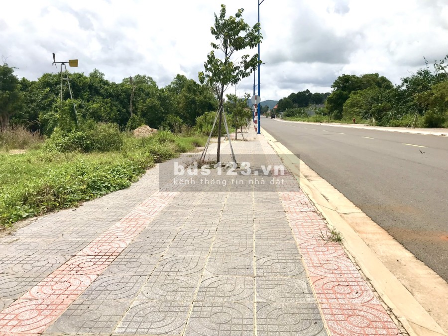 Đất nền sổ đỏ cạnh Trung tâm hành chính huyện Đất Đỏ, mặt tiền đường 18m