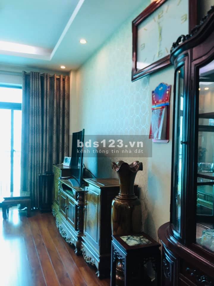 Bán nhà nguyên căn 7 tầng đúc Ô Chợ Dừa đoạn đẹp nhất phố diện tích 63m2, giá tốt, lhcc