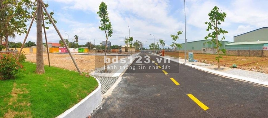 Đất nền thị trấn Long Điền, diện tích sử dụng 987m2 (20x50) giá chỉ 6 triệu/m2, sổ sẵn chính chủ.