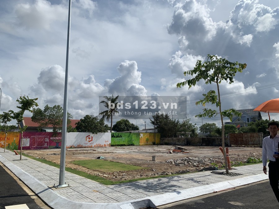 Đất nền thị trấn Long Điền, diện tích sử dụng 987m2 (20x50) giá chỉ 6 triệu/m2, sổ sẵn chính chủ.