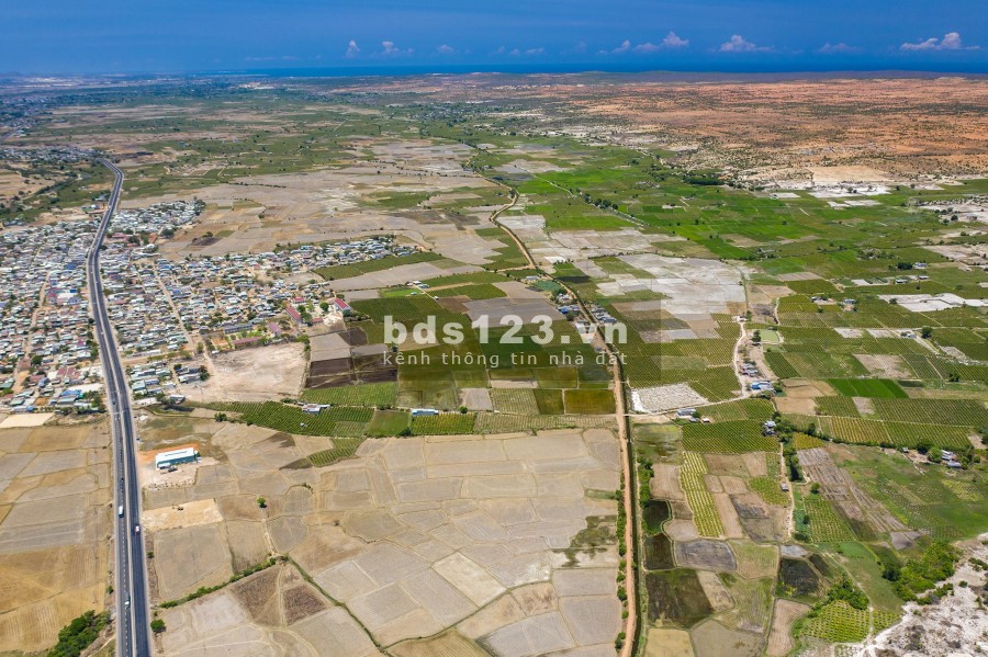 Bán đất ngay quốc lộ 1A xã Hồng Thái, Bình Thuận giá bán 130 nghìn/m2, pháp lý chính chủ