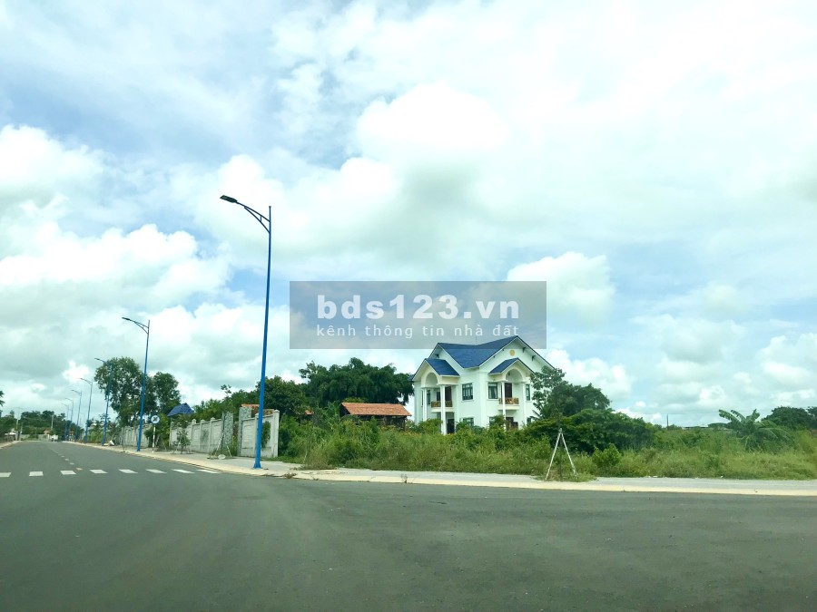 Đất nền sổ đỏ cạnh Trung tâm hành chính huyện Đất Đỏ, mặt tiền đường 18m