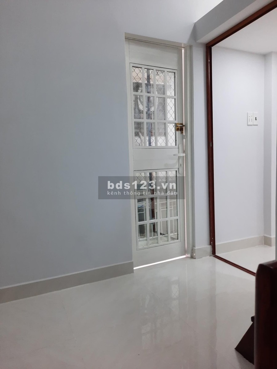 Nhà đường Vườn Lan, 16m2, hẻm đẹp xe hơi tránh, Tân Bình chỉ 2 tỷ 15