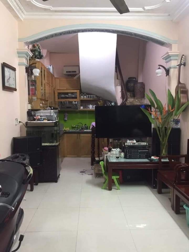 Nhà mặt tiền đường Nguyễn Chính, Quận Hoàng Mai, giá bán 2.7 tỷ, khu dân trí cao, an ninh