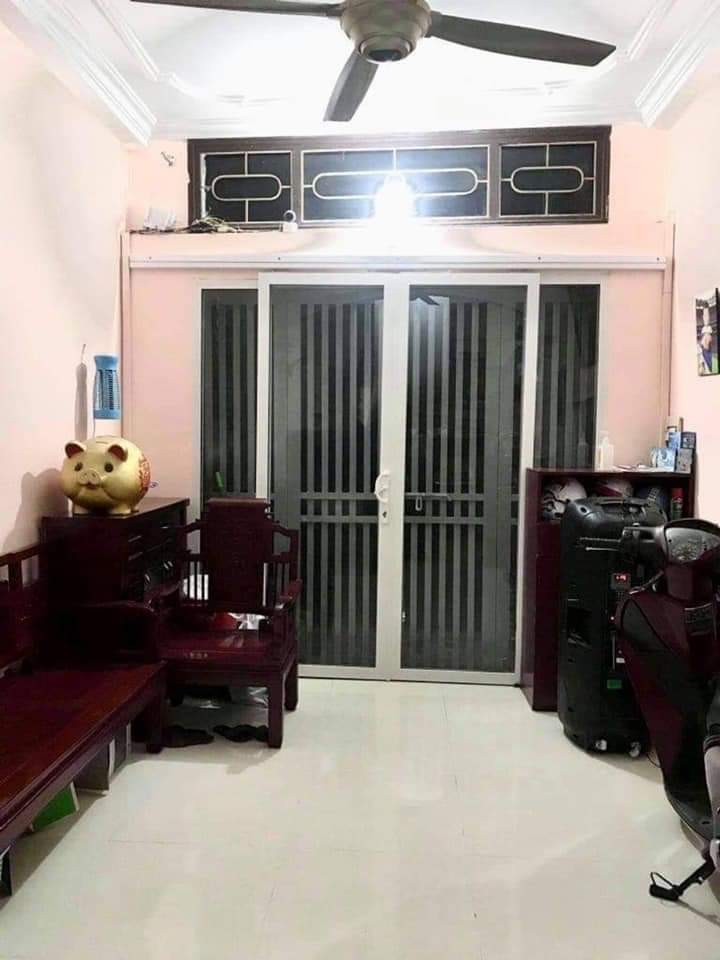 Nhà mặt tiền đường Nguyễn Chính, Quận Hoàng Mai, giá bán 2.7 tỷ, khu dân trí cao, an ninh