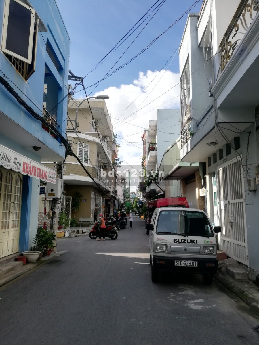 Nhà mới ở ngay. Hẻm an ninh, xe hơi tránh. Đường Gò Dầu. 4,2 tỷ.